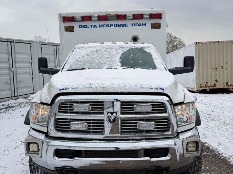2012-dodge-5500-ambulance-image-2