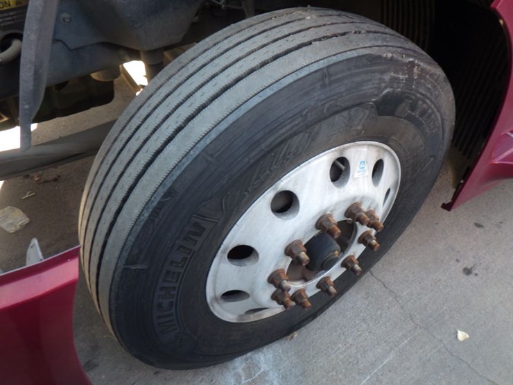 2021-volvo-vnl-300-image-19