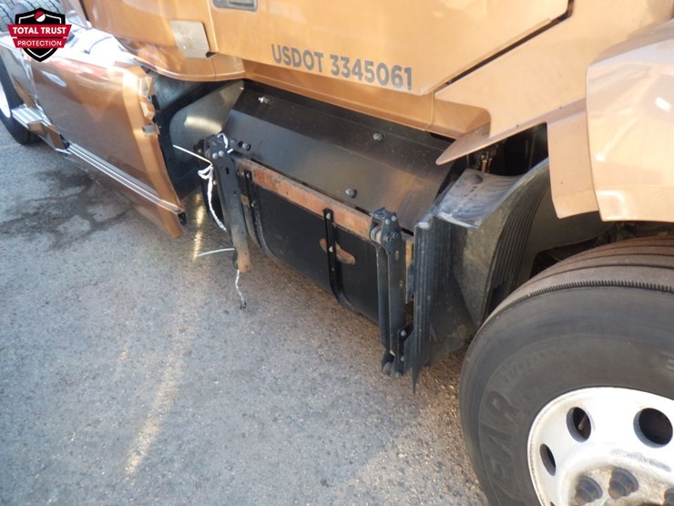 2023-volvo-vnl-760-image-8