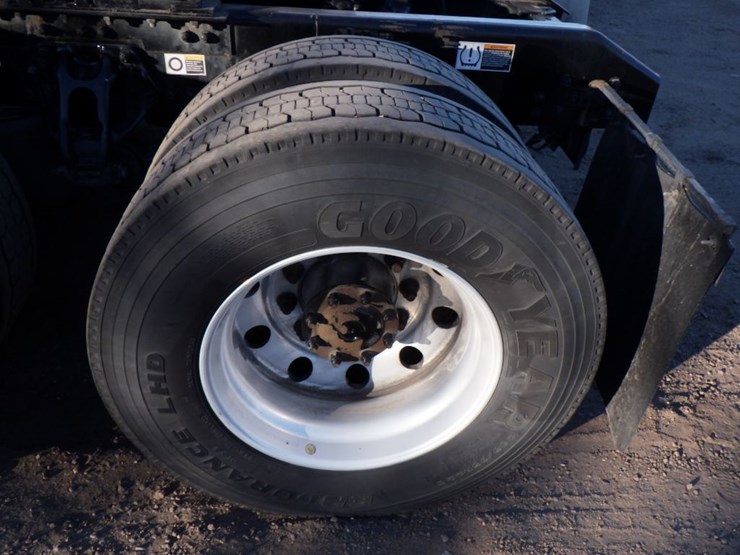 2022-kenworth-t680-image-18