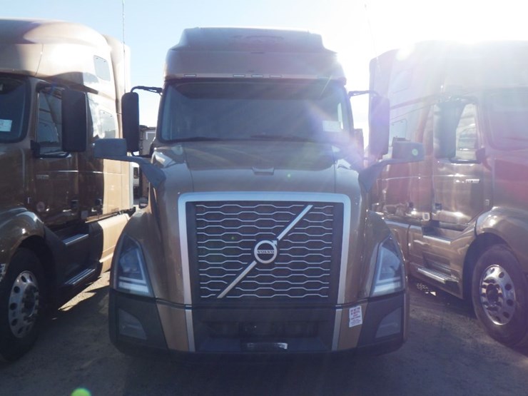 2022-volvo-vnl-760-image-2