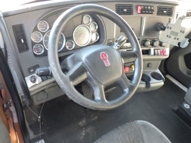 2022-kenworth-t680-image-18