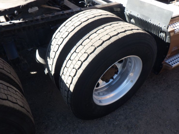 2022-volvo-vnl-760-image-6