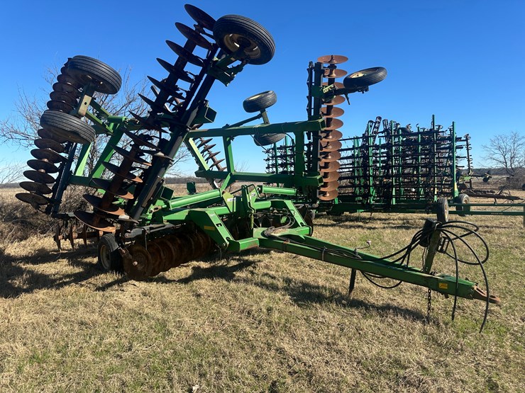 john-deere-32-image-2