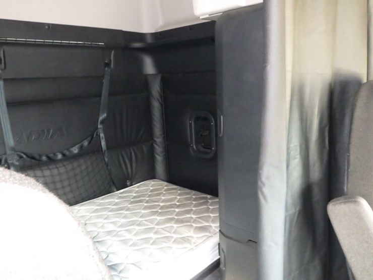 2023-freightliner-cascadia-126-image-5