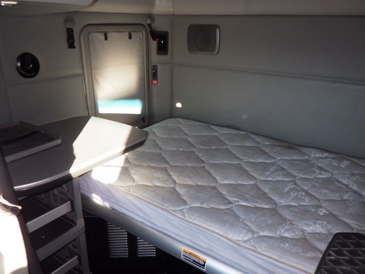 2022-kenworth-t680-image-21