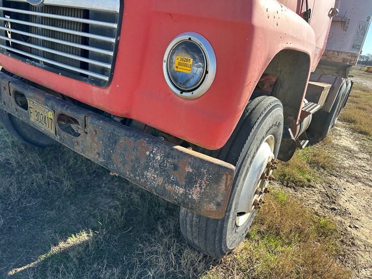 1974-ford-9000-image-31