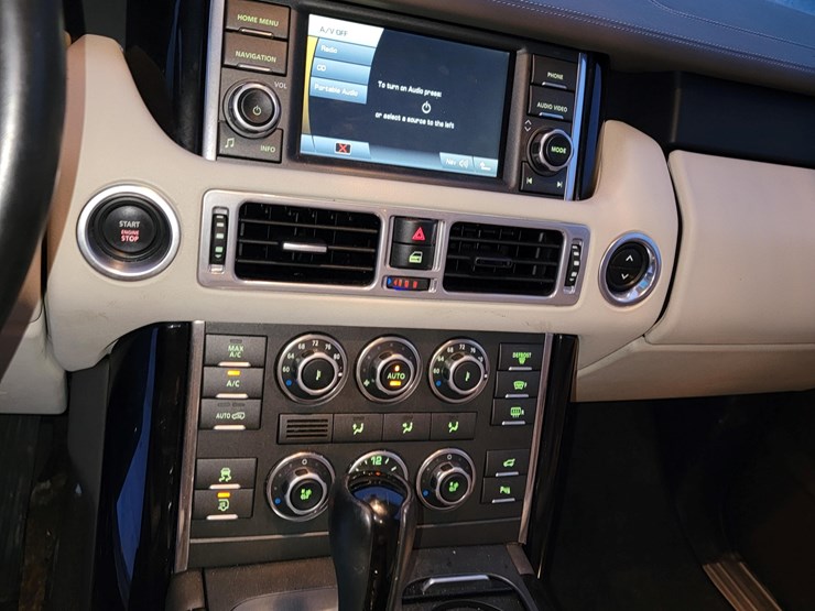 2010-land-rover-range-rover-image-10