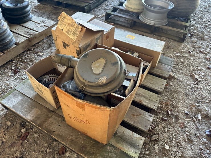 #35876-•-lot-of-filters-and-alternator-image-3