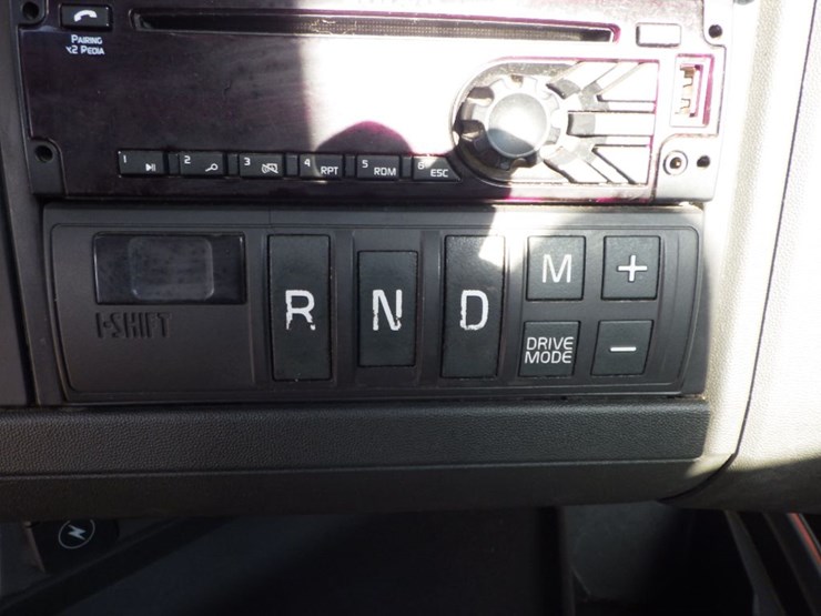 2021-volvo-vnl-300-image-23