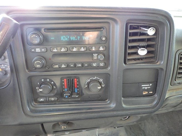 2005-chevrolet-3500-image-26