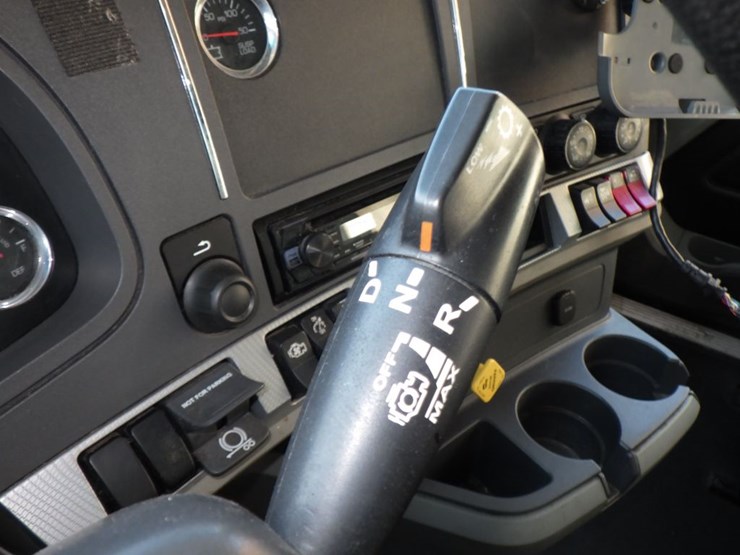 2022-kenworth-t680-image-21