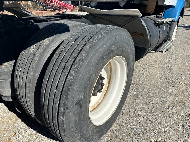 1998-volvo-vn-image-11