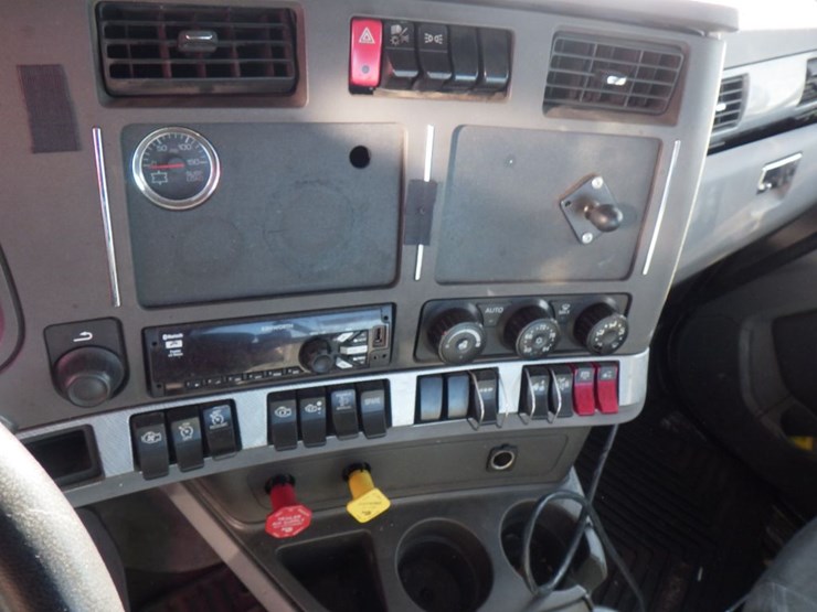 2016-kenworth-t680-image-14