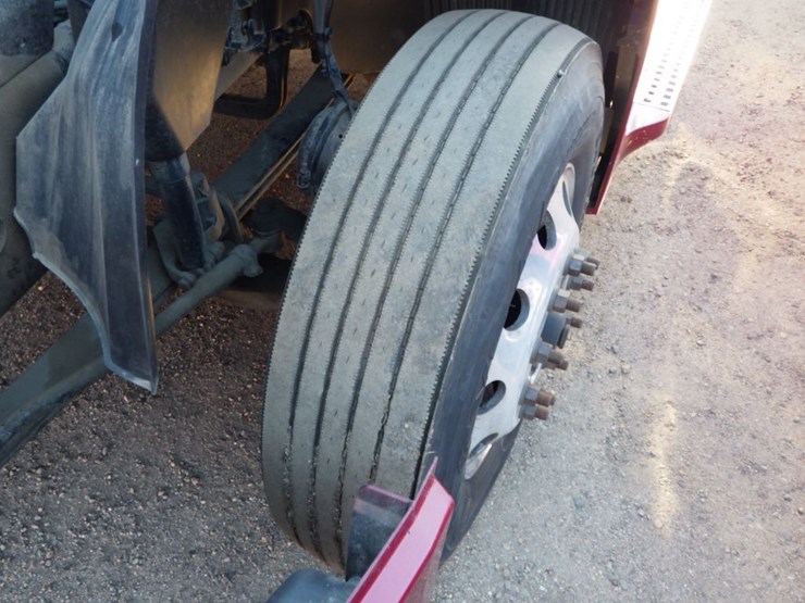 2021-volvo-vnl-300-image-27