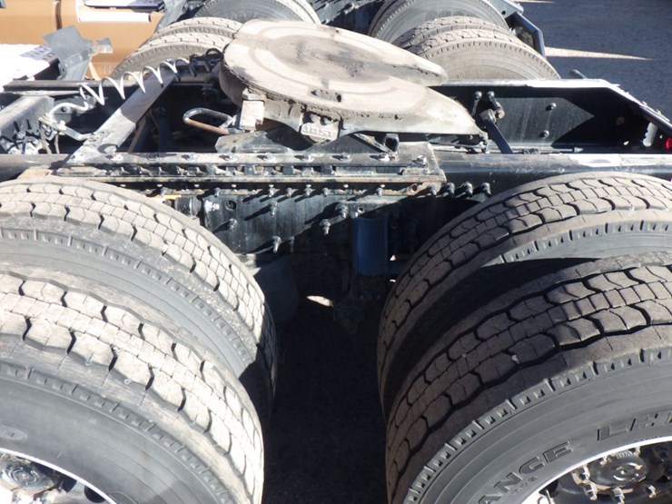 2022-volvo-vnl-760-image-15