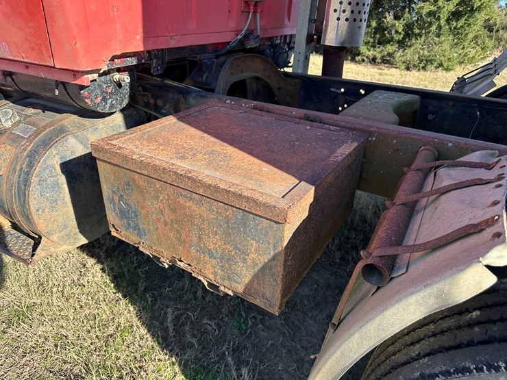 1974-ford-9000-image-25