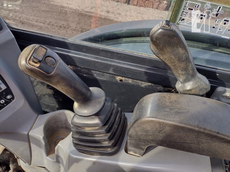 2017-kubota-kx040-4-image-8