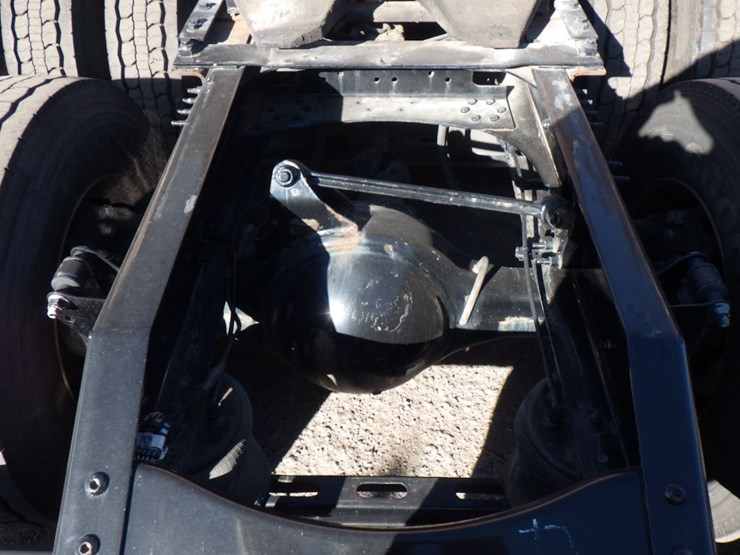 2022-volvo-vnl-760-image-10