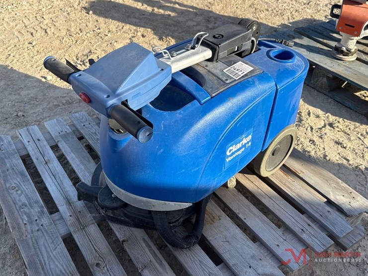 clarke-vantage-14-floor-scrubber-image-4