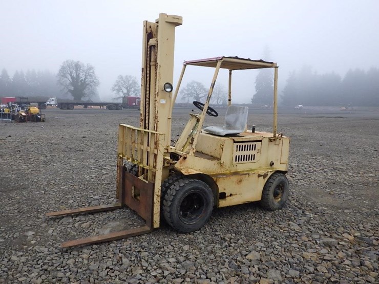 baker-fjf-060-m05-forklift-image-1
