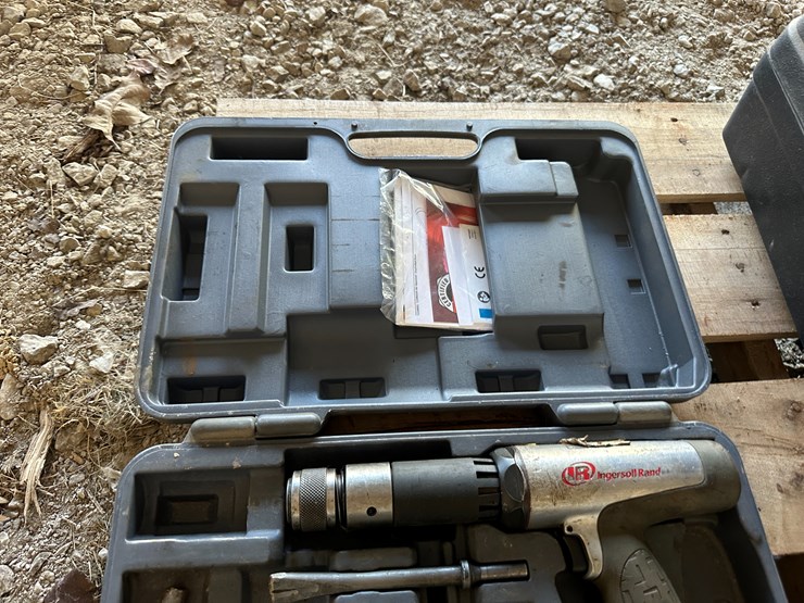 #35875-•-ingersoll-rand-air-hammer-&-fourwheeler-rack-box-image-3