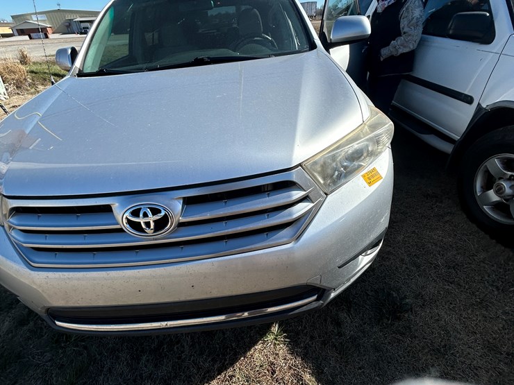 2011-toyota-highlander-image-1