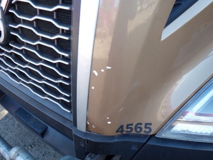 2022-volvo-vnl-760-image-3