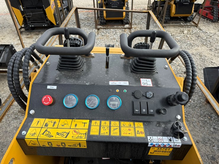 #83-•-unused-agt-mx-crt23-stand-on-tracked-loader-mxcrt232025j00636-inv#-35701-image-14