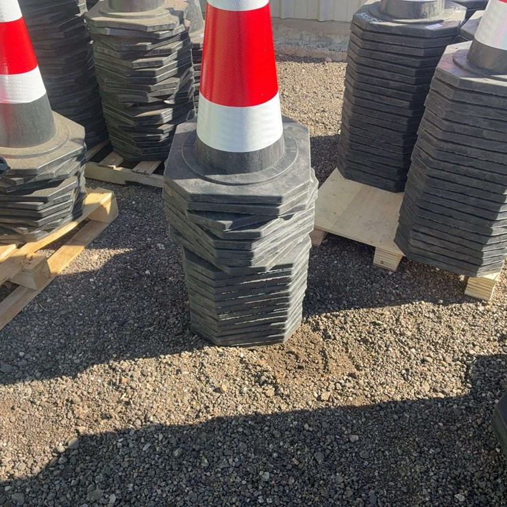 (21) Safety Cones