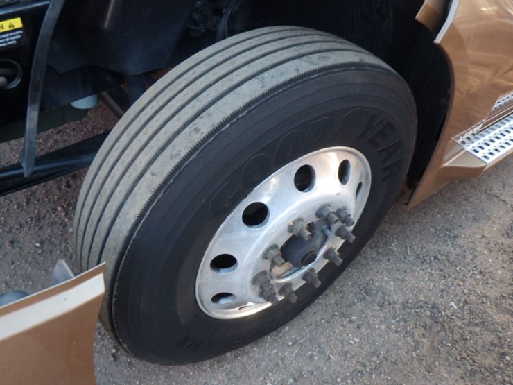 2022-volvo-vnl-760-image-23