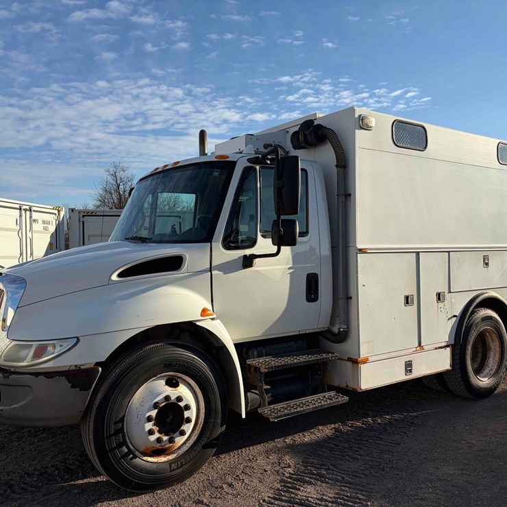 2006 INTERNATIONAL 4300