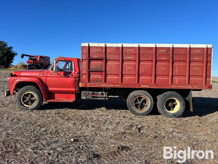 1975-ford-f700-image-8