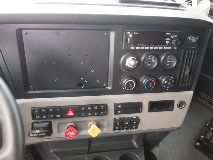 2022-freightliner-cascadia-126-image-20