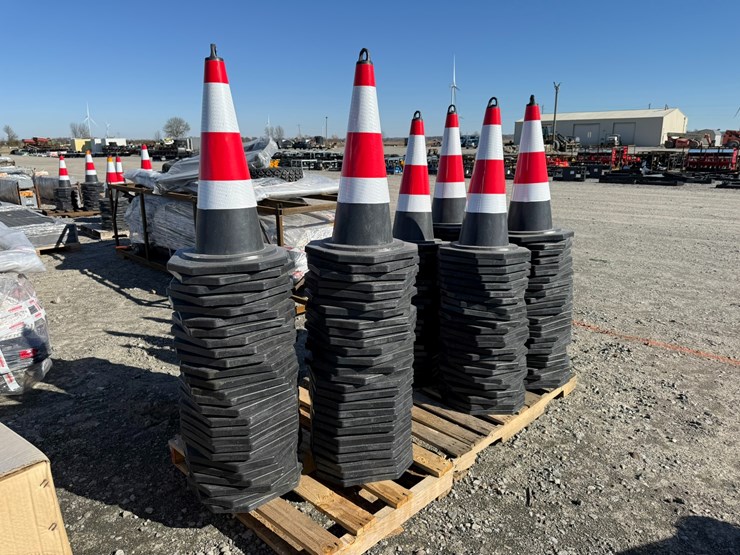 #33678-•-unused-lot-of-traffic-cones-image-3