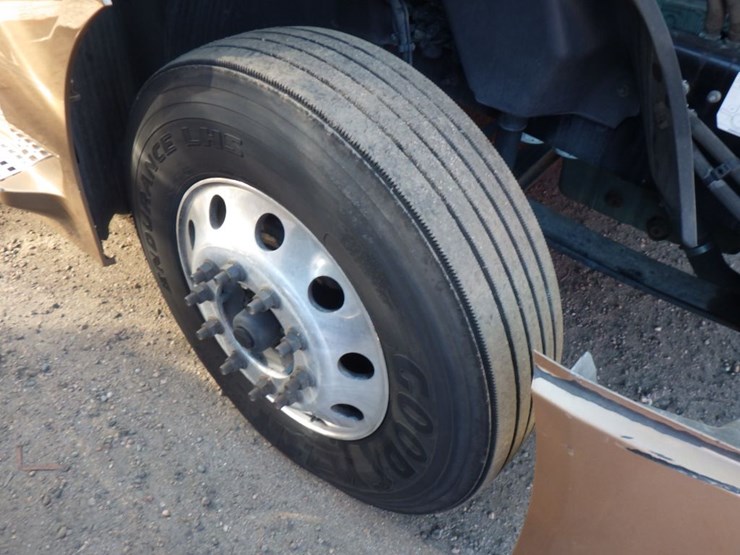 2022-volvo-vnl-760-image-26