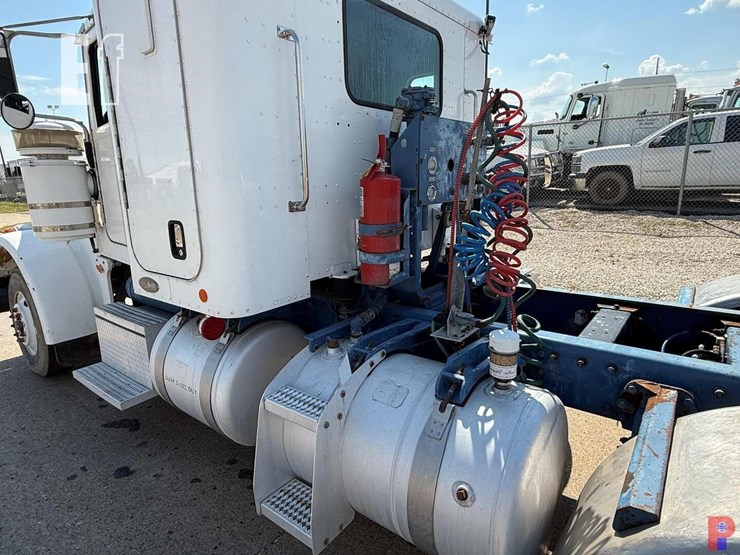 2008-peterbilt-367-image-7