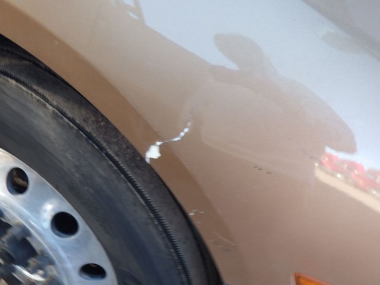 2022-volvo-vnl-760-image-4