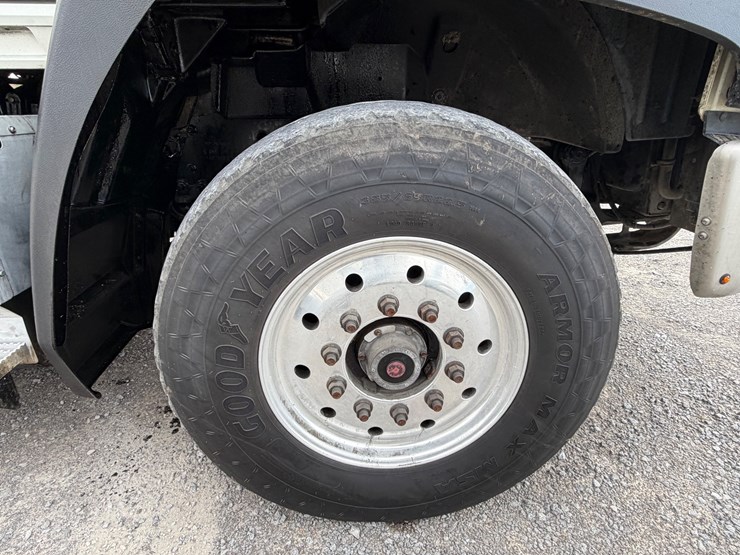 2016-caterpillar-ct660s-image-12