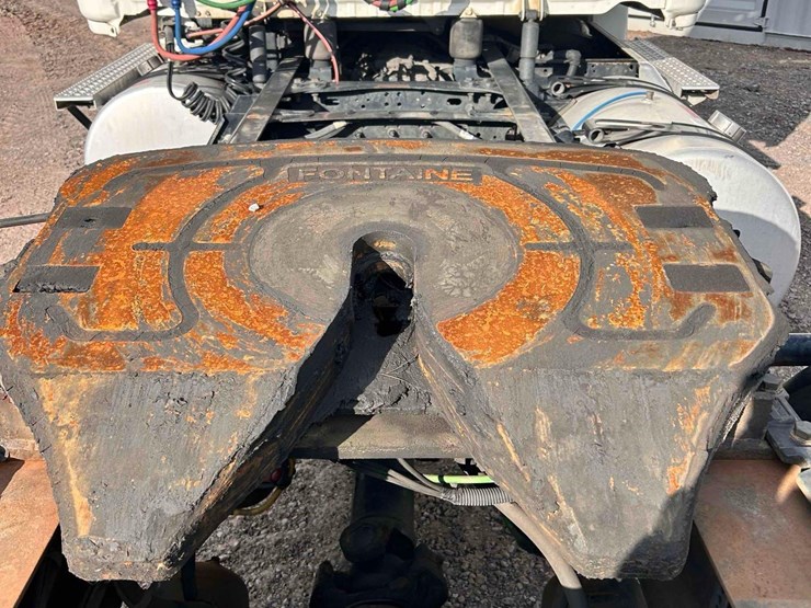 2020-freightliner-cascadia-single-axle-road-tractor-image-12