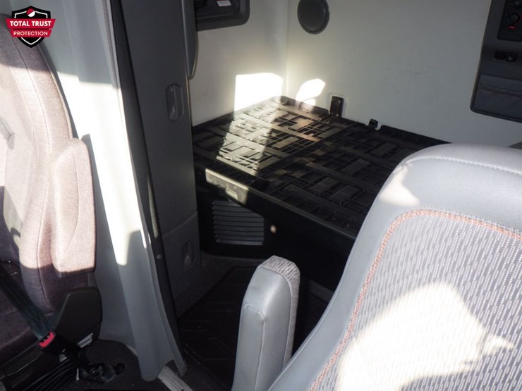 2023-volvo-vnl-760-image-29