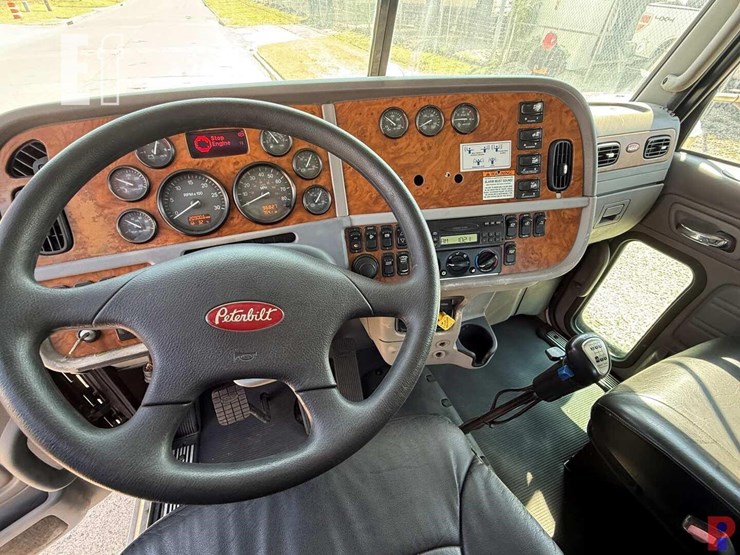 2008-peterbilt-367-image-13