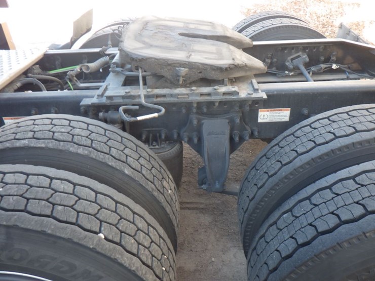 2023-freightliner-cascadia-126-image-12