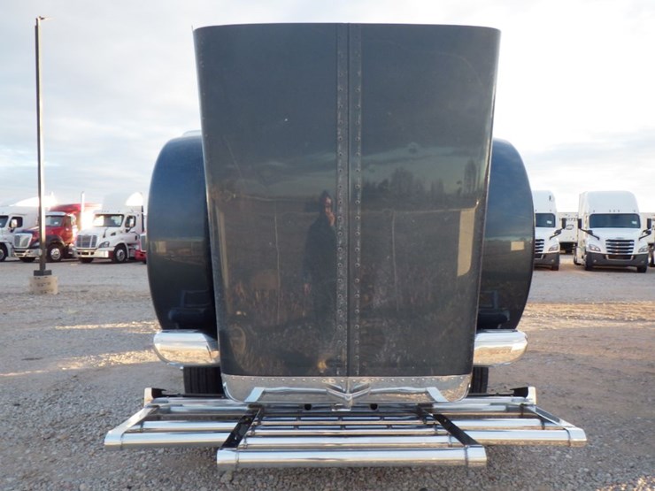 2023-peterbilt-389-image-25