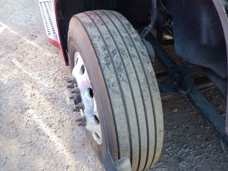 2021-volvo-vnl-300-image-31