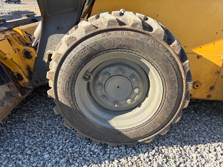 2016-deere-316gr-image-2