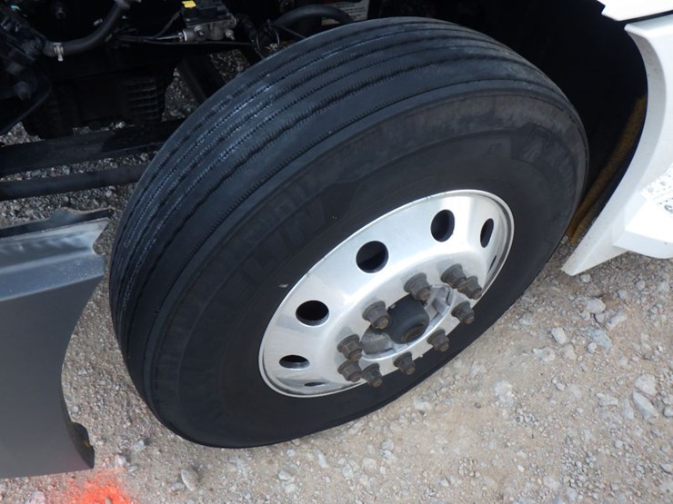 2022-freightliner-cascadia-126-image-23