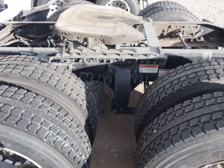 2022-freightliner-cascadia-126-image-17