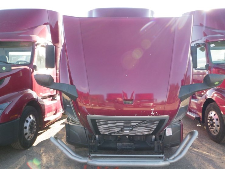 2021-volvo-vnl-300-image-29