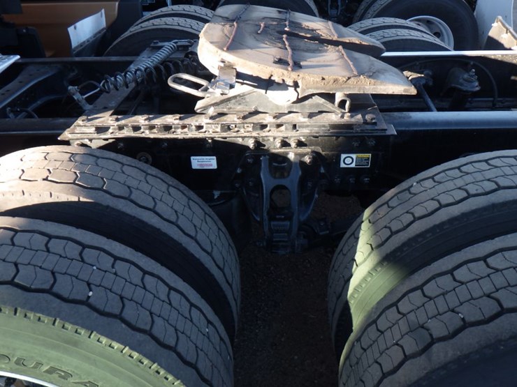 2024-kenworth-t680-image-16